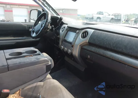 2019 Toyota Tundra Sr5 4.6L V8 z USA, uszkodzony, nr VIN 5TFUM5F1XKX0820